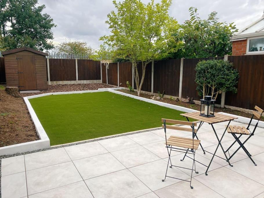 Railway House - Central Warrington - Sleeps 6 Exterior photo